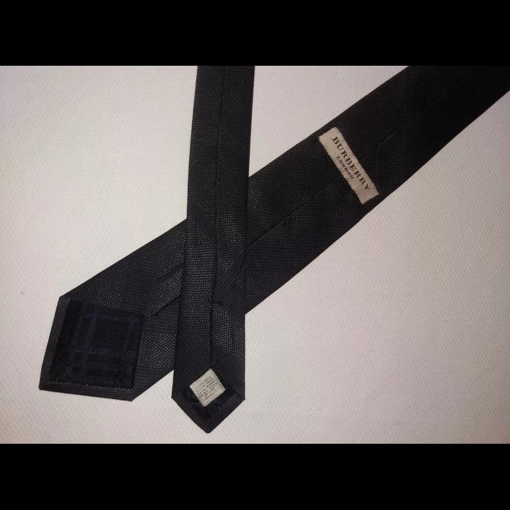 Burberry Nova Check Black Plaid Modern Slim Tie - Picture 2 of 8